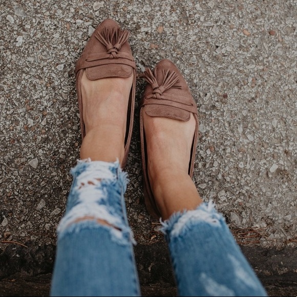 🆕2 AVAILABLE Victoria Tassel Flats in Taupe - Picture 3 of 7